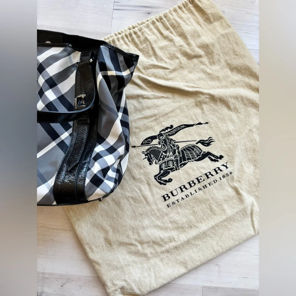 Black and gray Burberry check tote - Picture 8 of 8